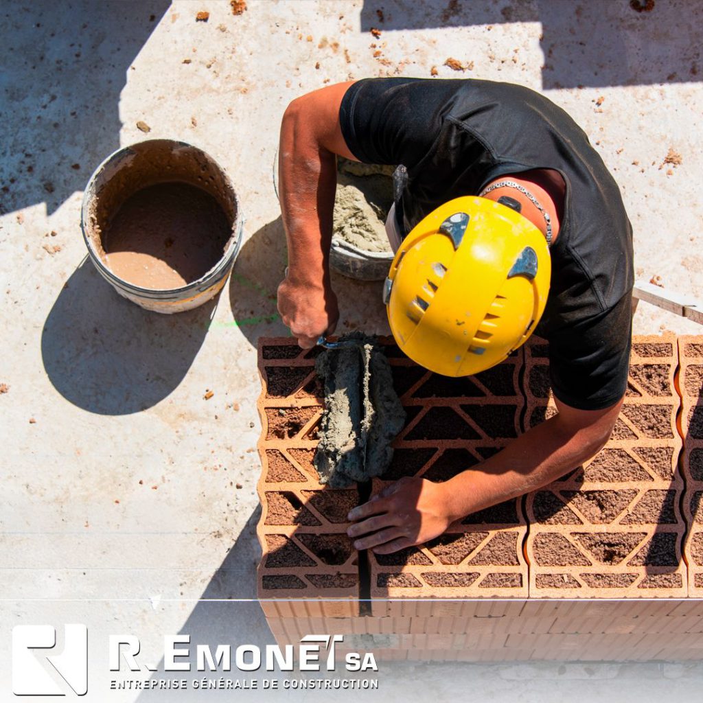 R. Emonet SA mason laying Capo bricks
