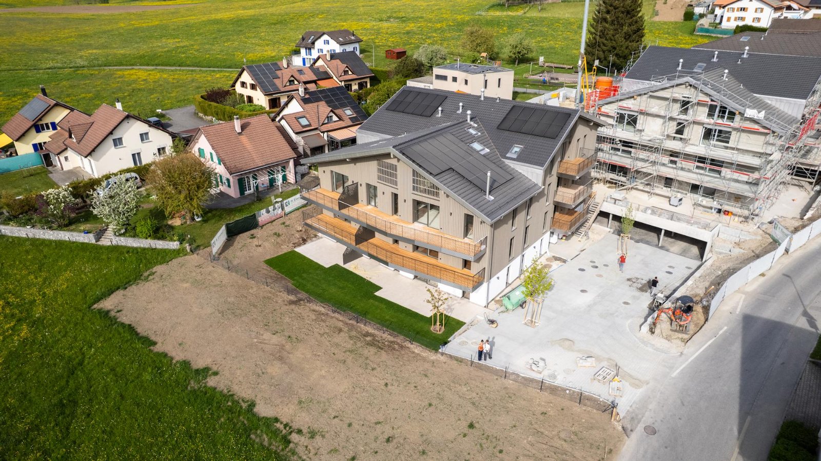 Chantier d'assainissement d'un immeuble, vue aérienne