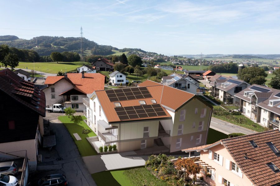 Immeuble La Fontaine avec panneaux solaires, vue aérienne