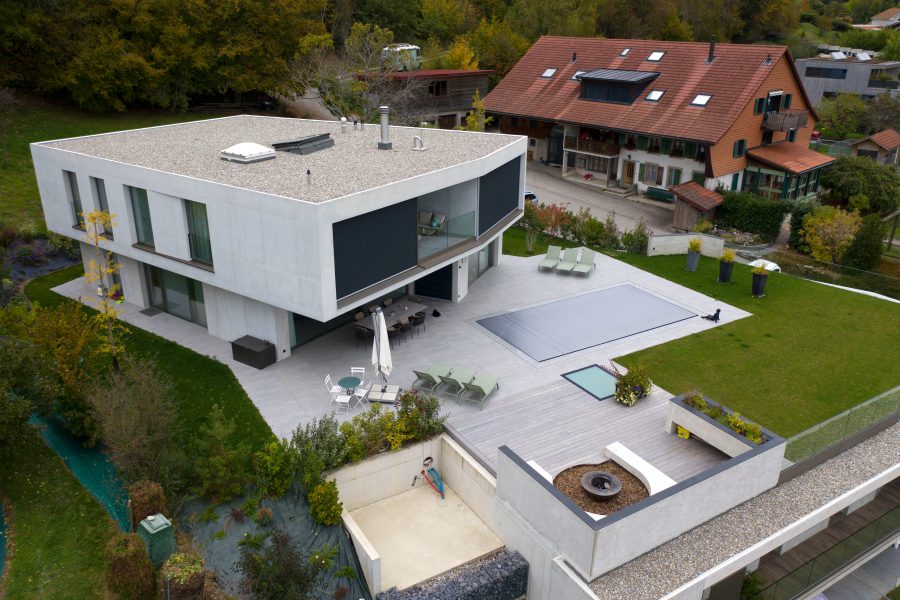 Villa contemporaine avec piscine construite par R. Emonet SA